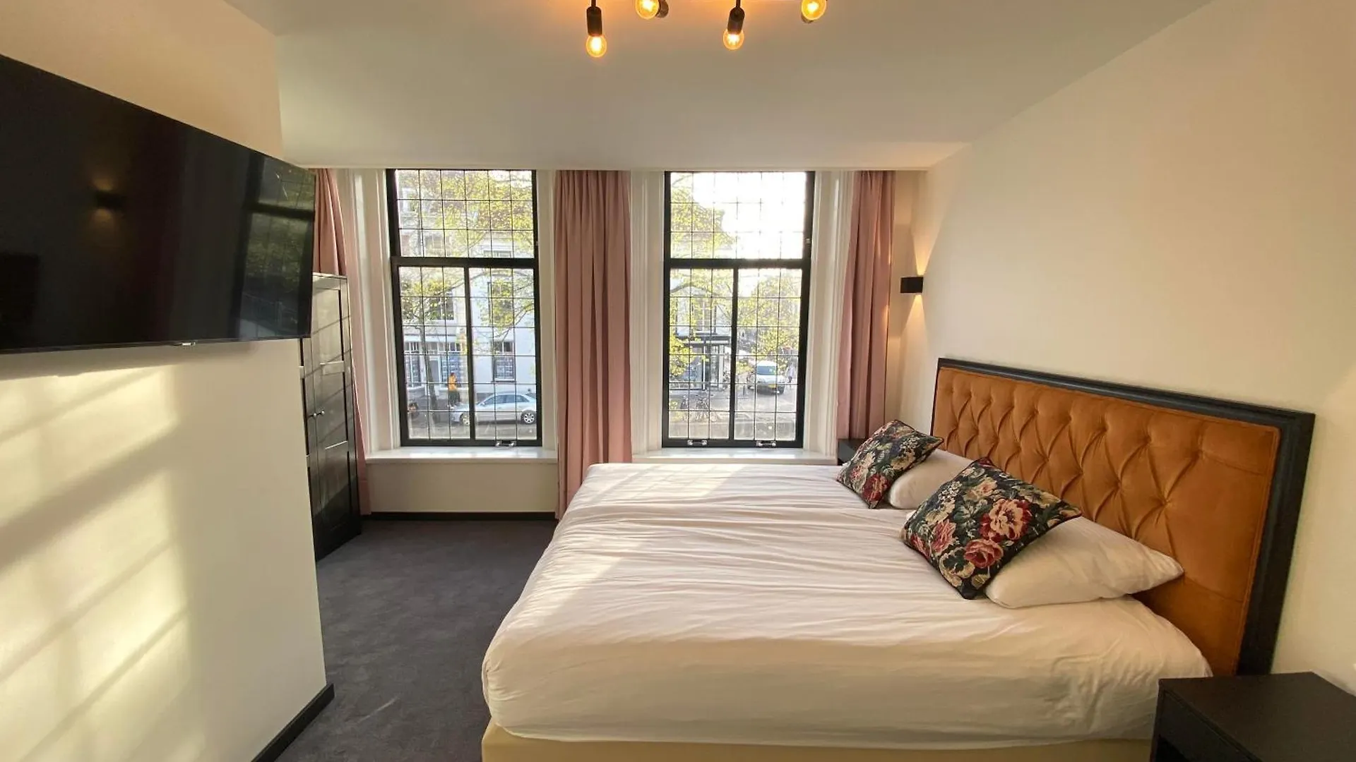 Hotel La Noire - Delft City Centre